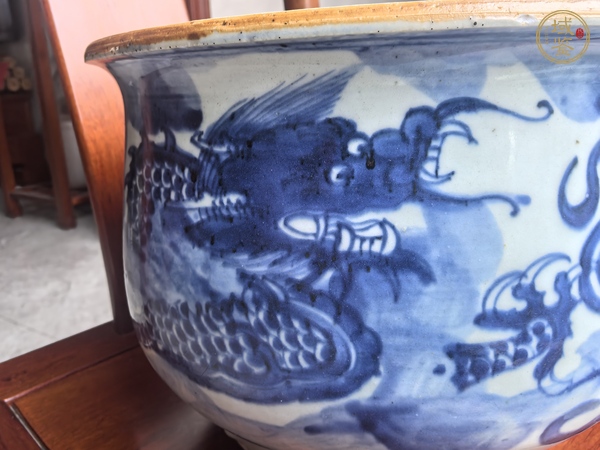 古玩陶瓷青花云龍紋香爐真品鑒賞圖