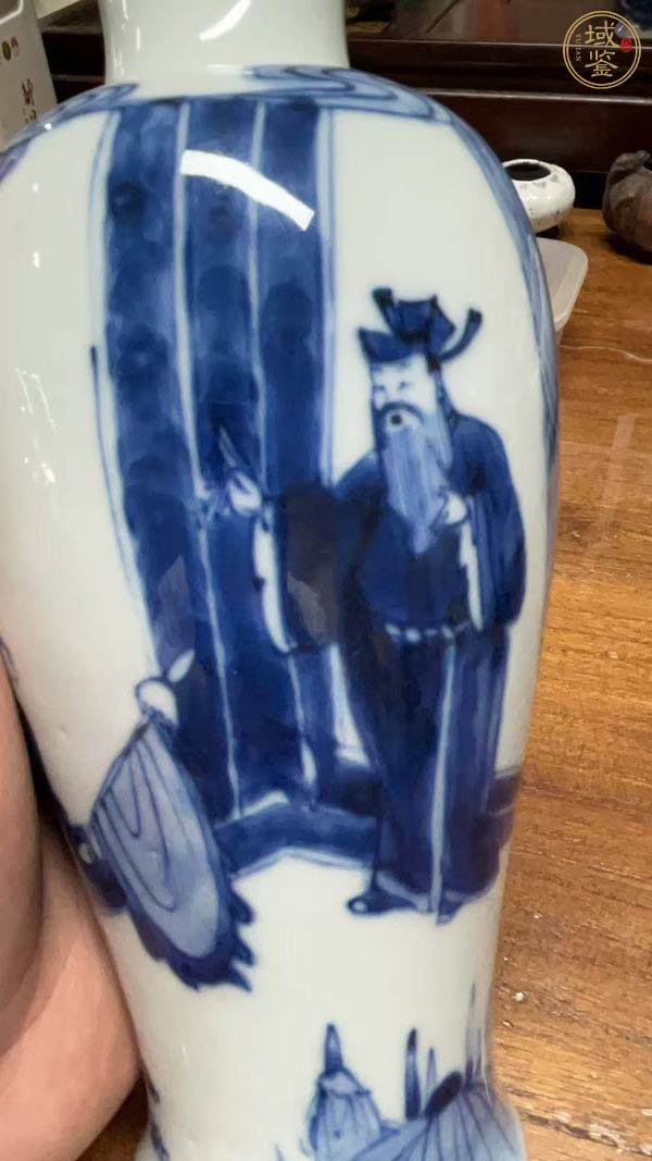 古玩陶瓷清康熙 青花人物紋觀音瓶真品鑒賞圖