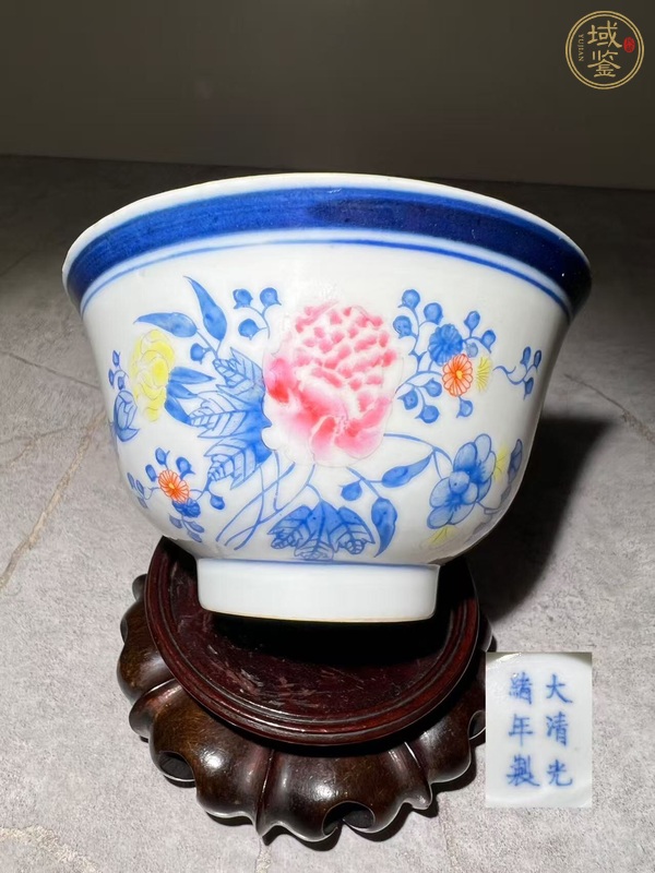 古玩陶瓷料彩花卉紋茶碗真品鑒賞圖