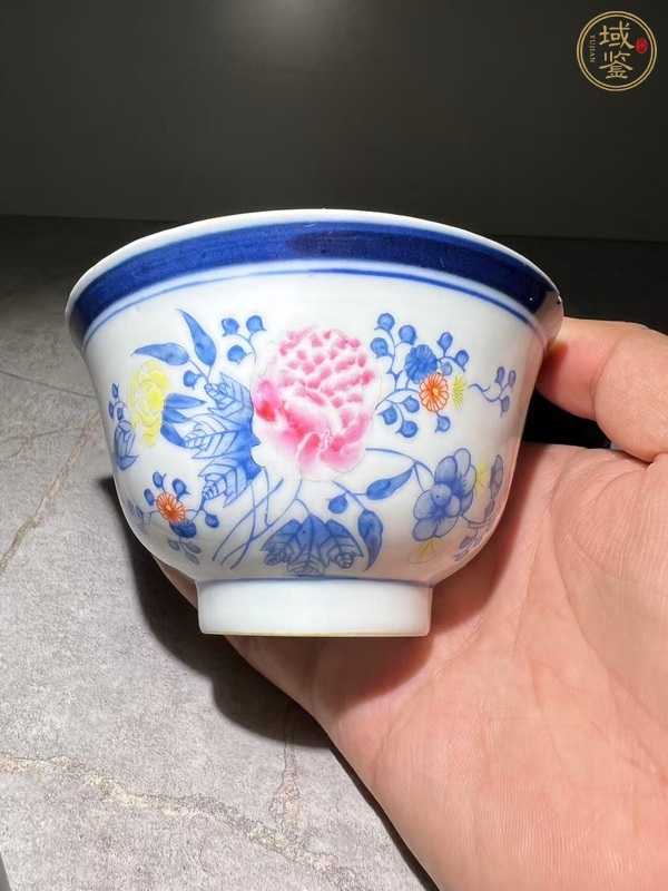 古玩陶瓷料彩花卉紋茶碗真品鑒賞圖