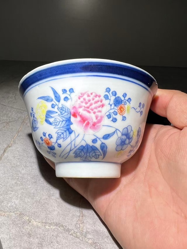 古玩陶瓷(大清光緒年制款)粉彩花卉紋茶碗(官窯制品)拍賣,當前價格0元