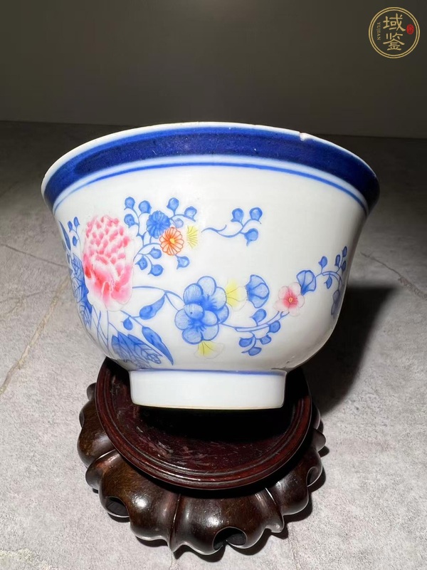 古玩陶瓷料彩花卉紋茶碗真品鑒賞圖