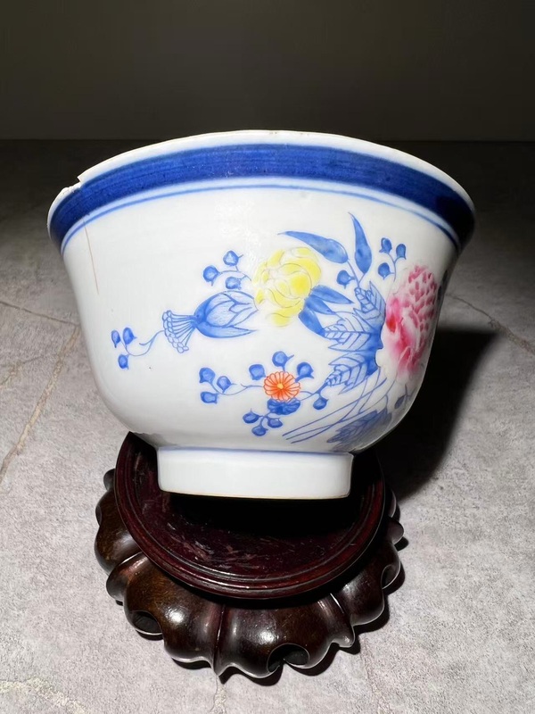 古玩陶瓷(大清光緒年制款)粉彩花卉紋茶碗(官窯制品)拍賣,當前價格0元