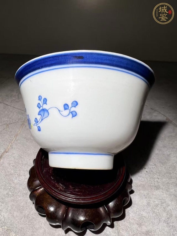 古玩陶瓷料彩花卉紋茶碗真品鑒賞圖