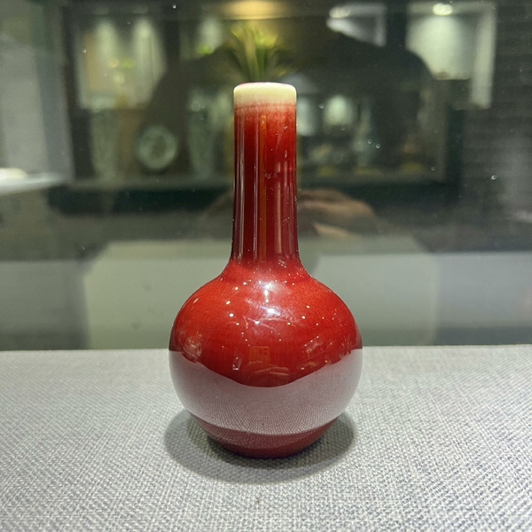 古玩陶瓷郎紅釉天球瓶拍賣，當(dāng)前價(jià)格3200元