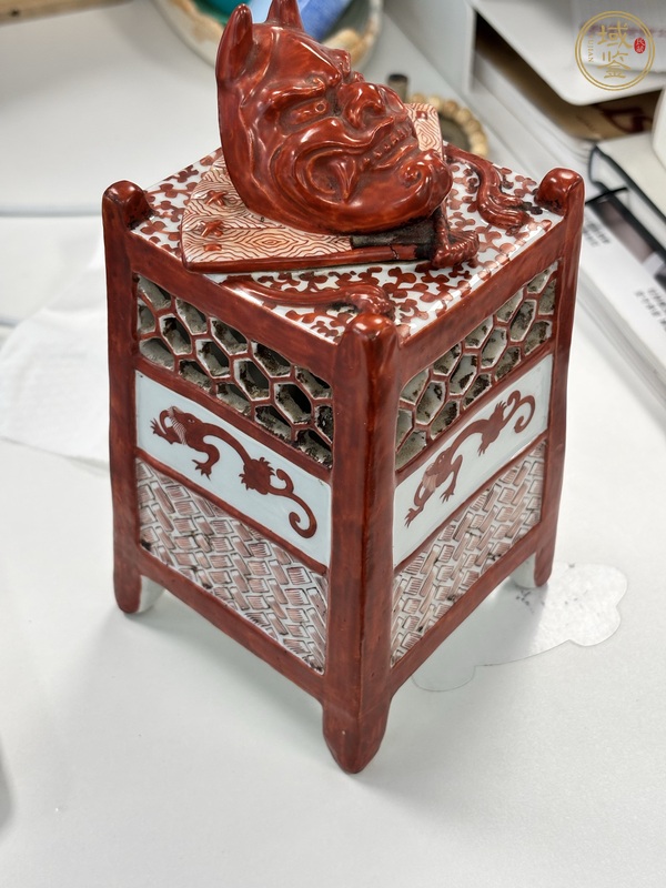 古玩陶瓷日本明治礬紅獸鈕 香薰真品鑒賞圖