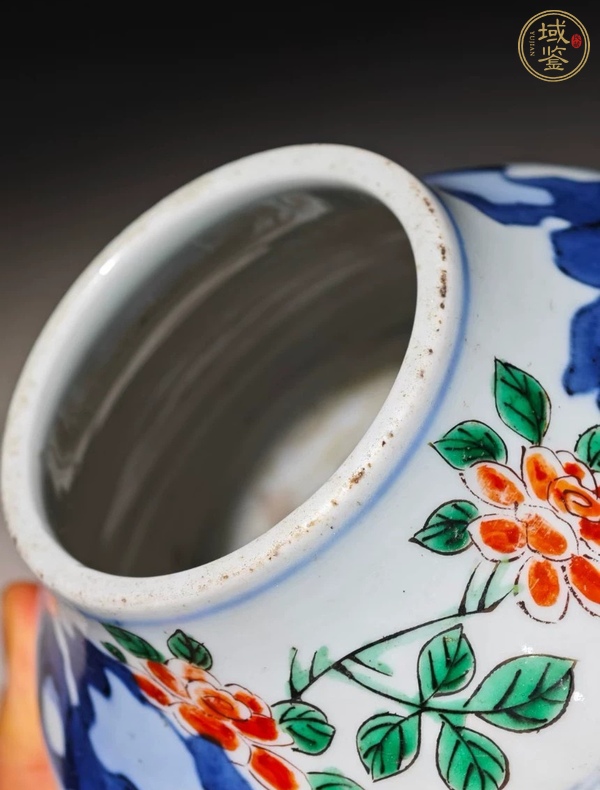 古玩陶瓷青花五彩人物罐真品鑒賞圖