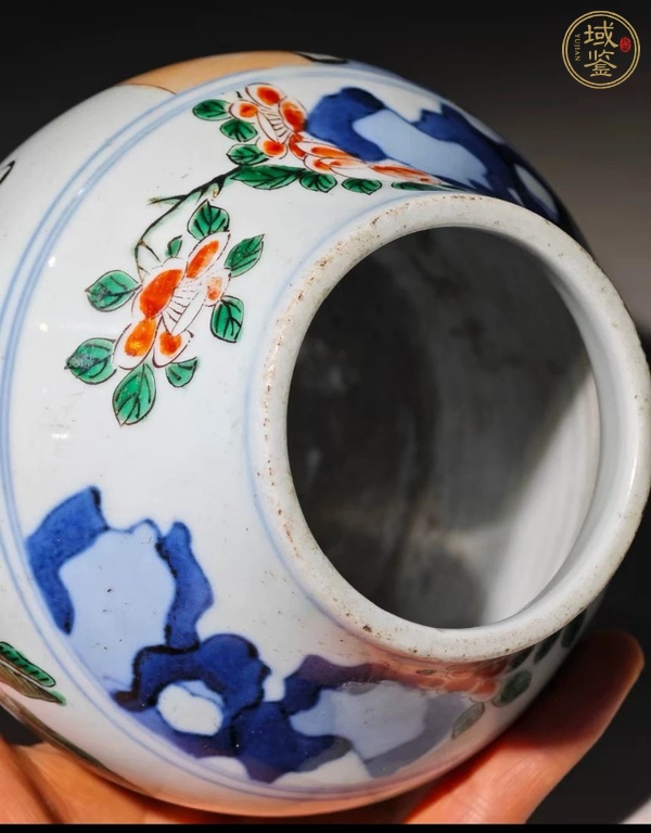 古玩陶瓷青花五彩人物罐真品鑒賞圖