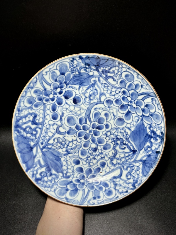 古玩轉(zhuǎn)賣清中期·青花纏枝牡丹花卉紋深腹大盤拍賣，當(dāng)前價格3188元
