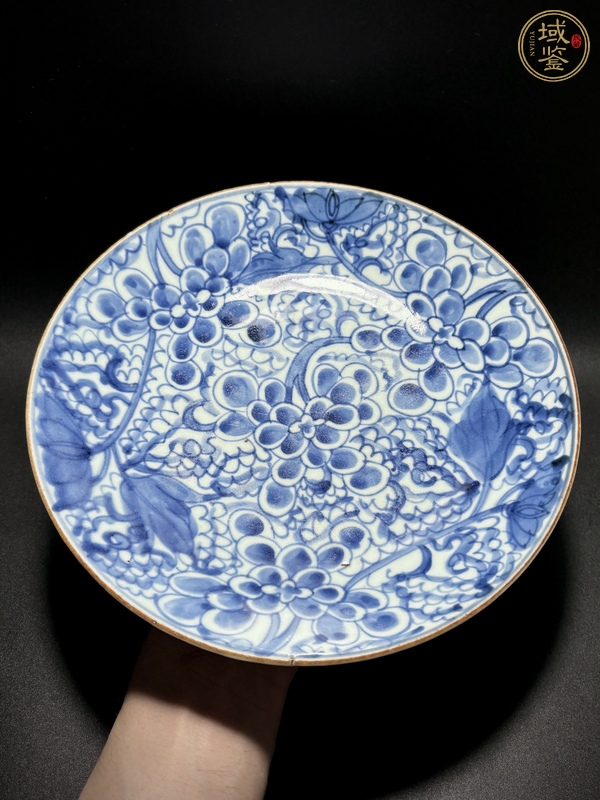 古玩陶瓷青花纏枝花卉紋臥盤真品鑒賞圖