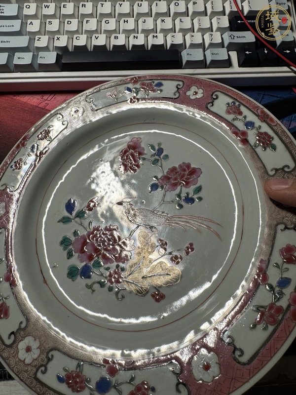 古玩陶瓷花鳥紋粉彩盤真品鑒賞圖