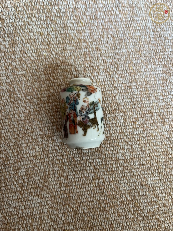 古玩陶瓷粉彩人物故事鼻煙壺真品鑒賞圖