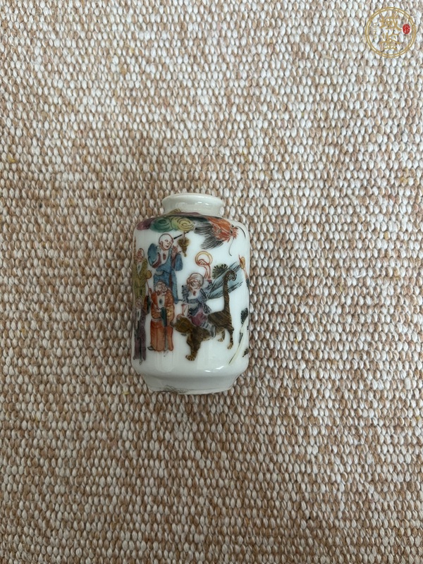 古玩陶瓷粉彩人物故事鼻煙壺真品鑒賞圖