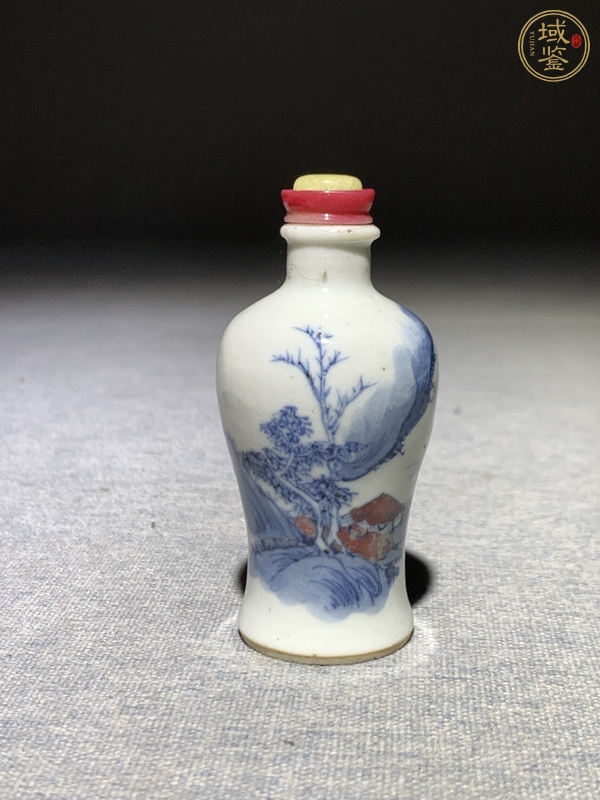 古玩陶瓷青花釉里紅山水人物鼻煙壺真品鑒賞圖