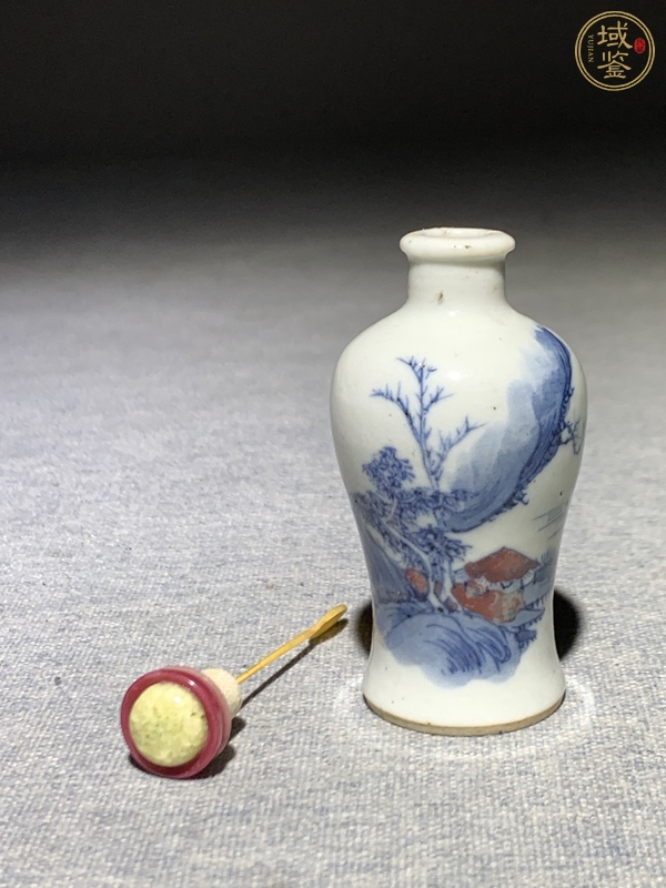 古玩陶瓷青花釉里紅山水人物鼻煙壺真品鑒賞圖