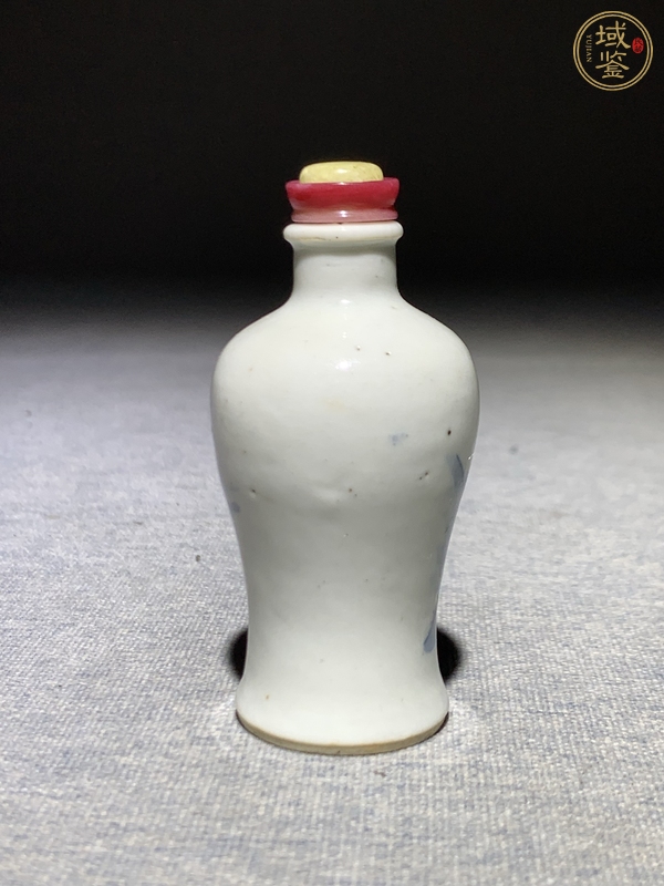 古玩陶瓷青花釉里紅山水人物鼻煙壺真品鑒賞圖
