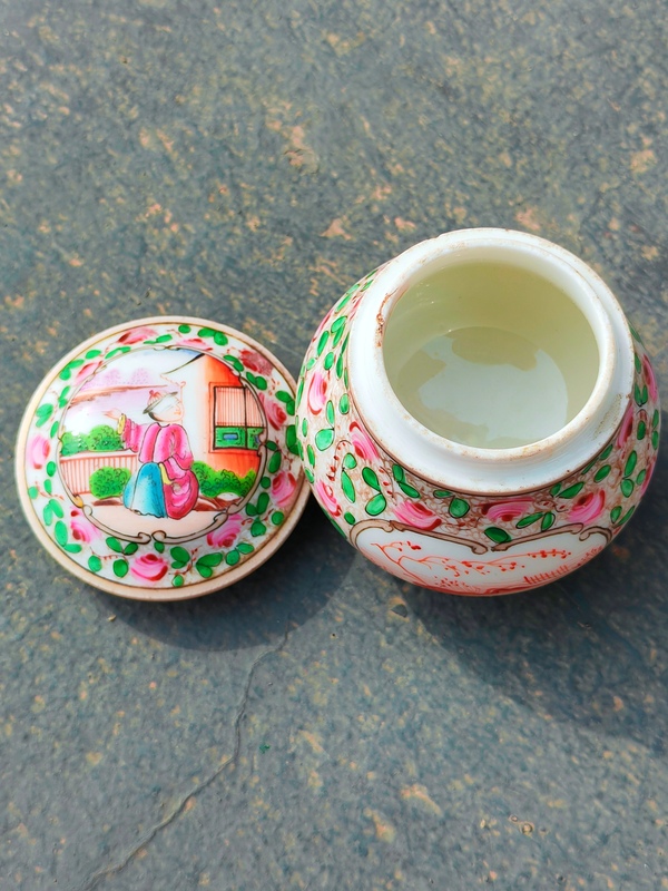 古玩陶瓷晚清民國(guó)廣彩人物胭脂罐拍賣(mài)，當(dāng)前價(jià)格850元