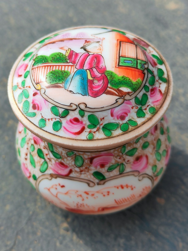 古玩轉(zhuǎn)賣晚清民國(guó)廣彩人物胭脂罐拍賣，當(dāng)前價(jià)格6600元
