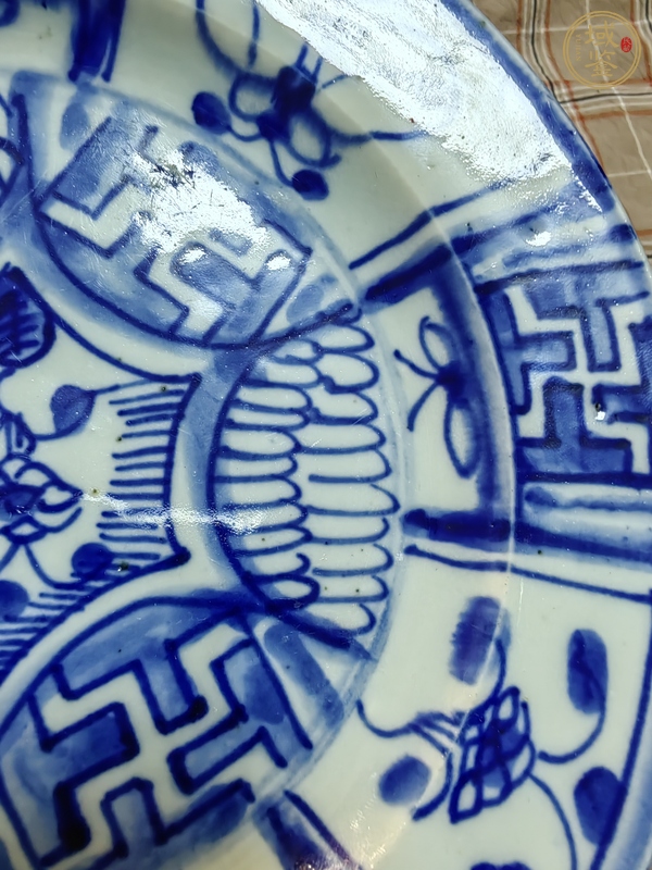 古玩陶瓷花蝶吉語(yǔ)紋青花盤(pán)真品鑒賞圖