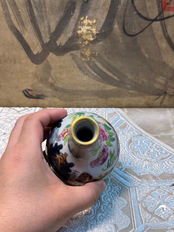 古玩陶瓷清中期青花廣彩長頸瓶拍賣，當前價格1000元