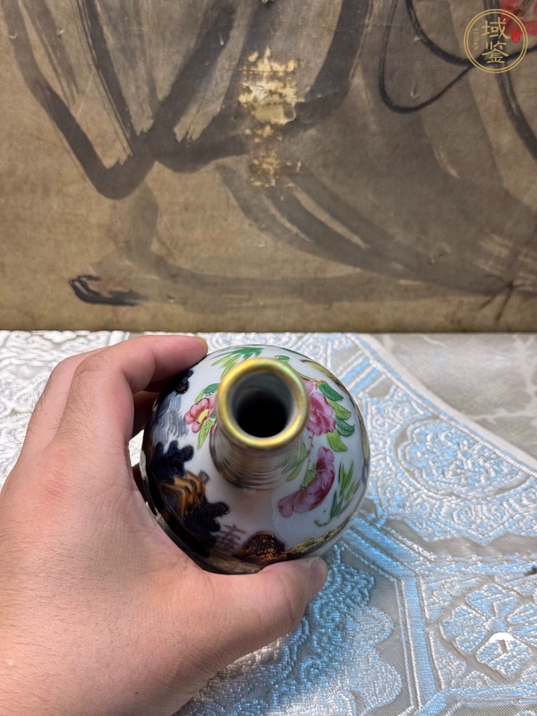 古玩陶瓷清中期青花廣彩長頸瓶真品鑒賞圖