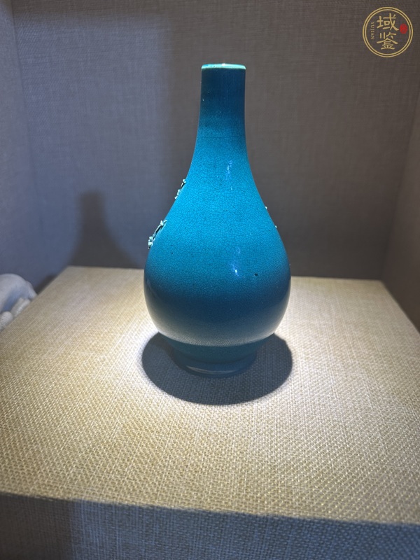 古玩陶瓷孔雀藍(lán)瓶真品鑒賞圖