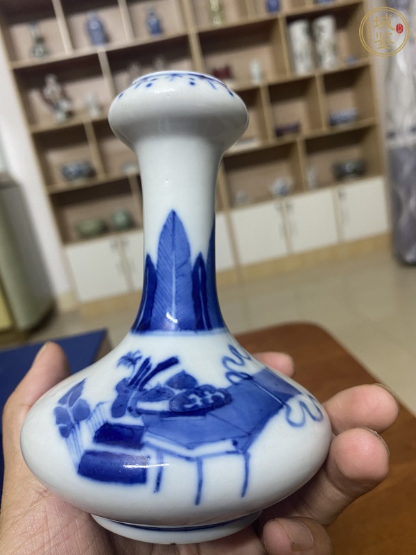 古玩陶瓷晚清博古圖青花洗口瓶真品鑒賞圖