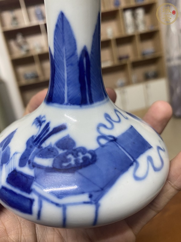 古玩陶瓷晚清博古圖青花洗口瓶真品鑒賞圖