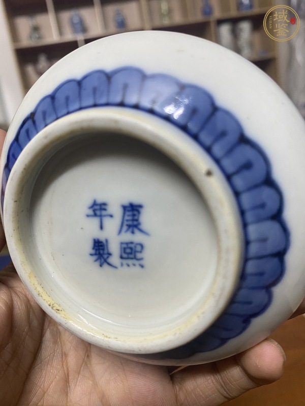 古玩陶瓷晚清博古圖青花洗口瓶真品鑒賞圖