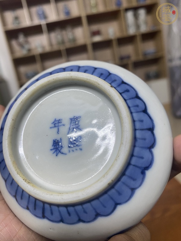 古玩陶瓷晚清博古圖青花洗口瓶真品鑒賞圖