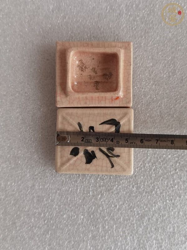 古玩陶瓷文字蓋盒真品鑒賞圖