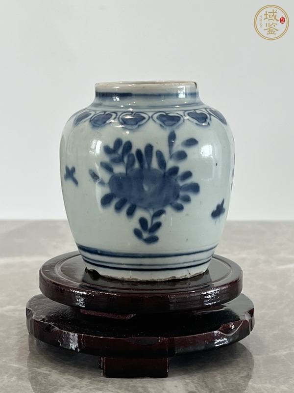 古玩陶瓷花卉紋青花罐真品鑒賞圖