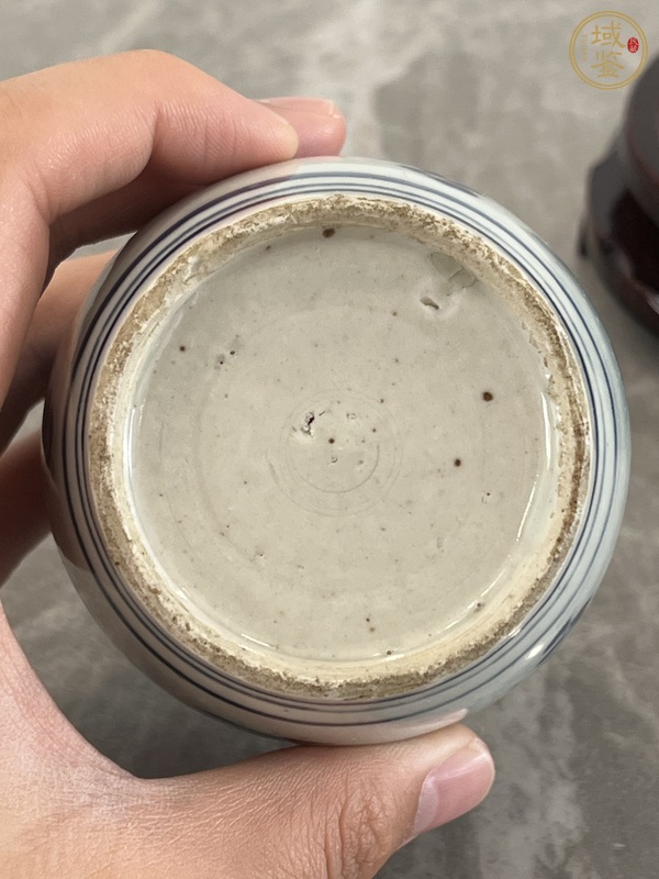 古玩陶瓷花卉紋青花罐真品鑒賞圖