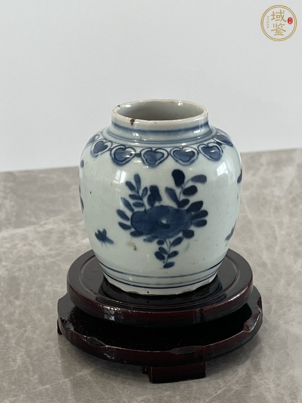 古玩陶瓷花卉紋青花罐真品鑒賞圖