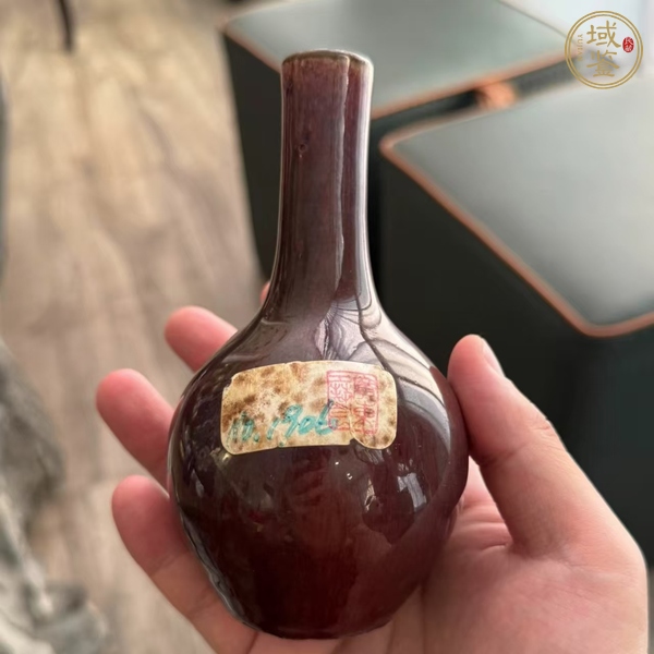 古玩陶瓷紅釉天球瓶真品鑒賞圖