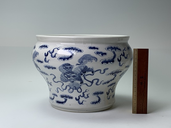古玩陶瓷清晚期·青花獅子紋馬蹄尊拍賣,當前價格2936元