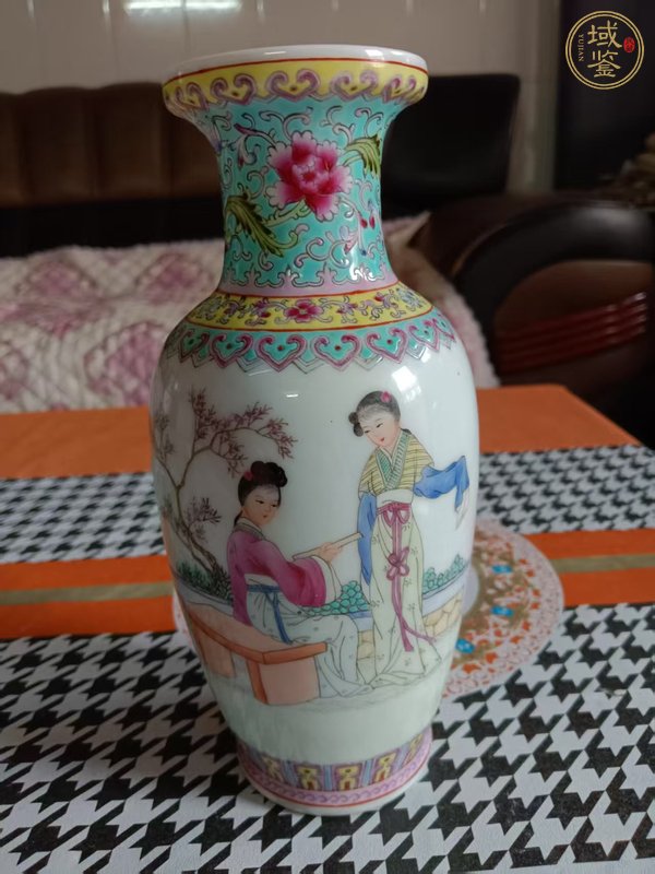 古玩陶瓷粉彩仕女人物盤(pán)口瓶真品鑒賞圖