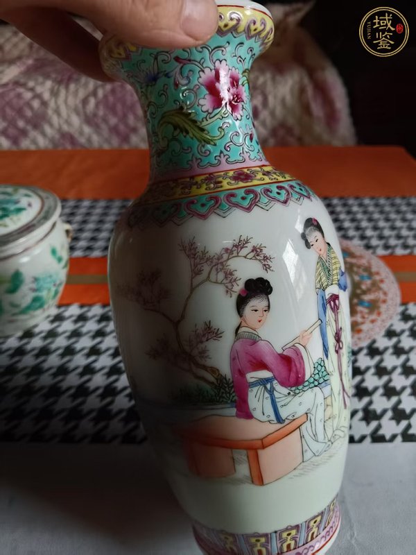 古玩陶瓷粉彩仕女人物盤(pán)口瓶真品鑒賞圖