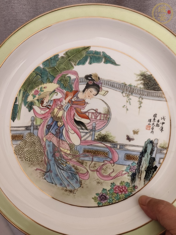 古玩陶瓷粉彩人物盤真品鑒賞圖
