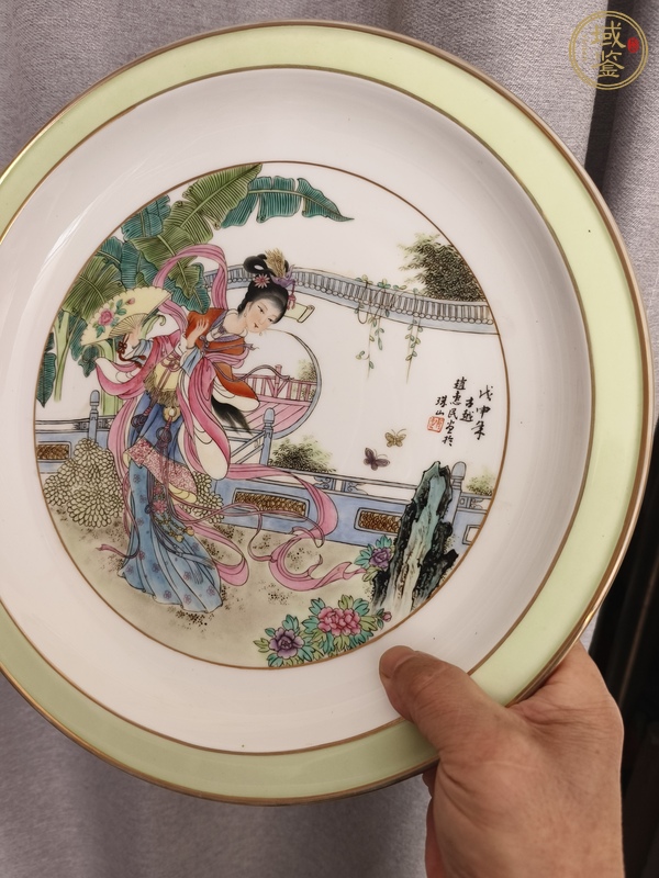 古玩陶瓷粉彩人物盤真品鑒賞圖