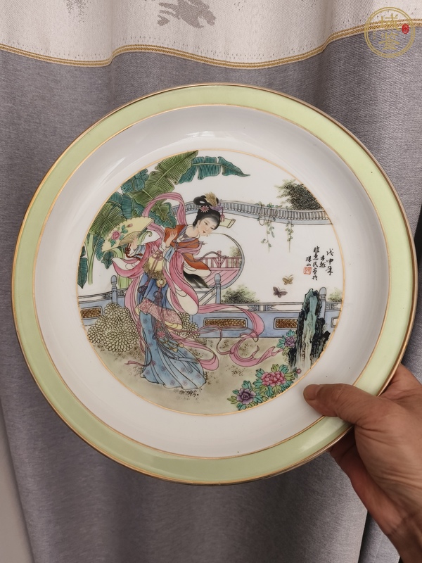 古玩陶瓷粉彩人物盤真品鑒賞圖