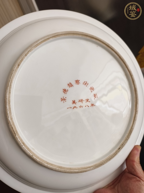 古玩陶瓷粉彩人物盤真品鑒賞圖