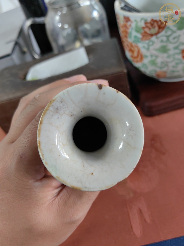 古玩陶瓷紅釉觀音瓶真品鑒賞圖