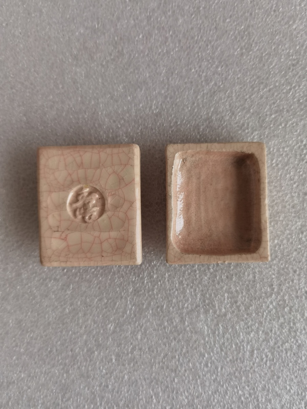 古玩陶瓷文字蓋盒拍賣，當(dāng)前價(jià)格168元