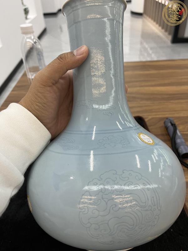古玩陶瓷藍(lán)釉瓶真品鑒賞圖