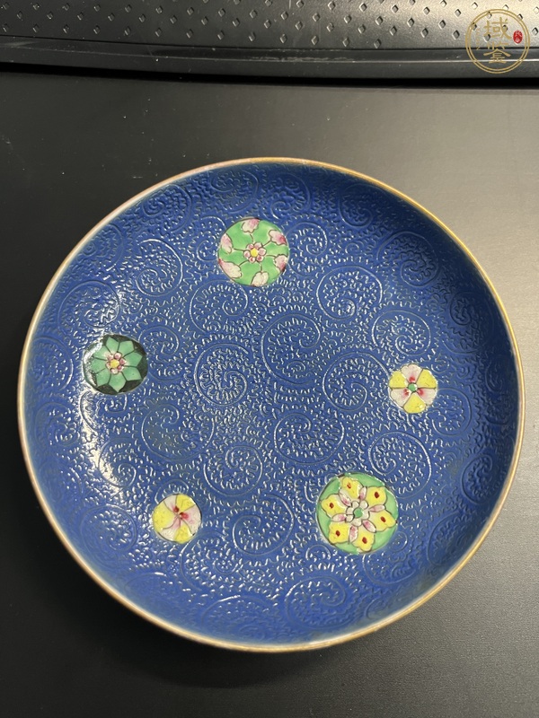 古玩陶瓷軋道粉彩皮球花盤真品鑒賞圖