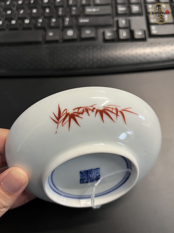 古玩陶瓷軋道粉彩皮球花盤真品鑒賞圖