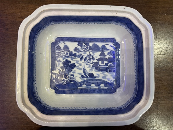 古玩轉(zhuǎn)賣(mài)清乾隆青花山水人物紋盤(pán)拍賣(mài)，當(dāng)前價(jià)格0元