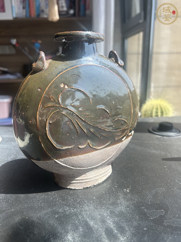 古玩耀州窯紫金釉樹(shù)葉紋穿帶扁壺真品鑒賞圖