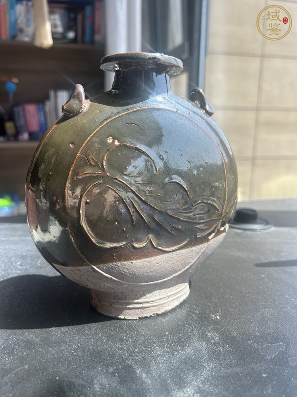 古玩陶瓷耀州窯紫金釉樹(shù)葉紋穿帶扁壺真品鑒賞圖